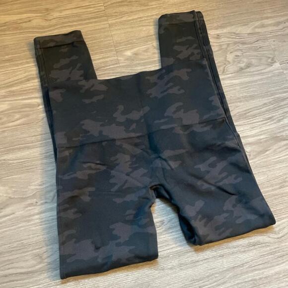 SPANX Camo Legging - Picture 2 of 4